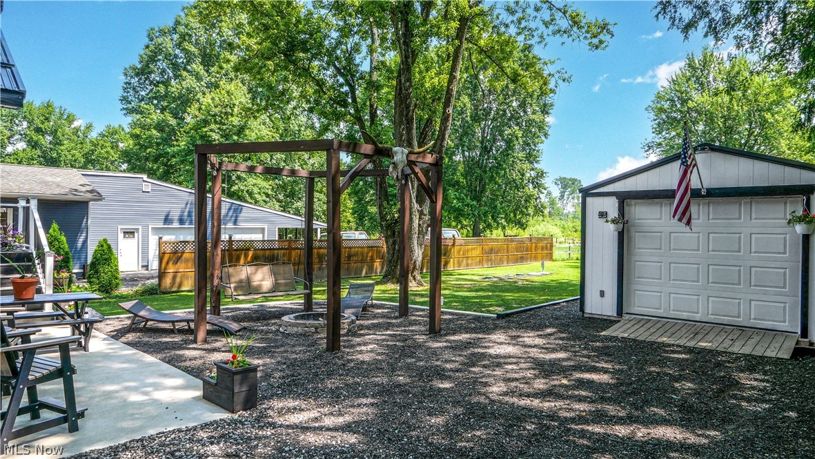592 Braceville Robinson Road NW Newton Falls OH 44444