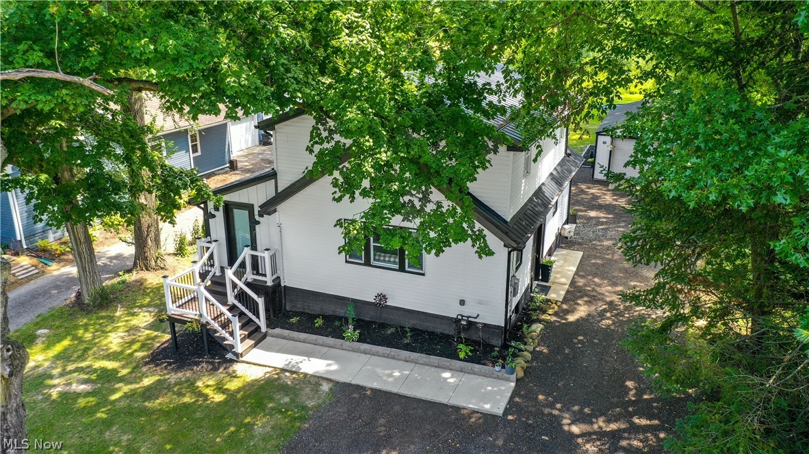 592 Braceville Robinson Road NW Newton Falls OH 44444