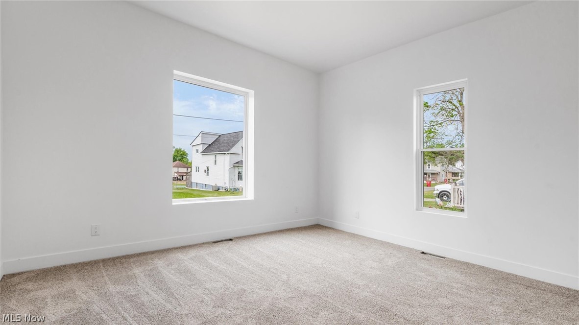 182 High Street Roseville OH 43777