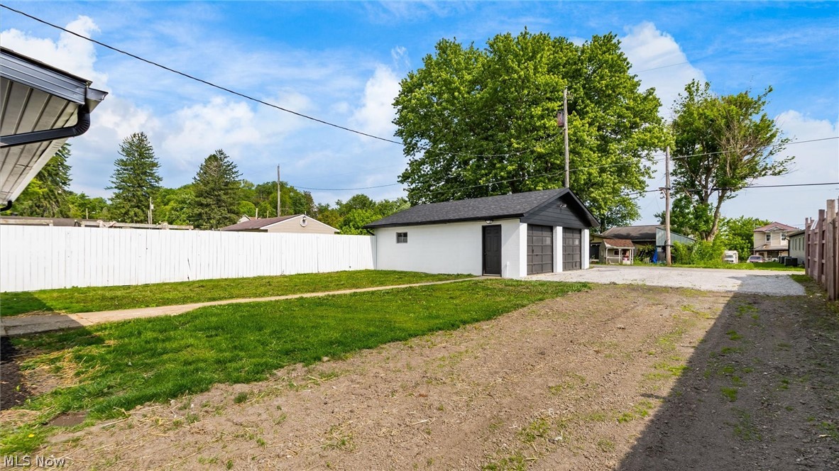 182 High Street Roseville OH 43777