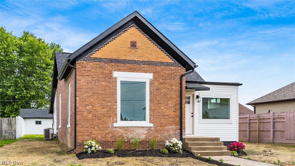 182 High Street Roseville OH 43777