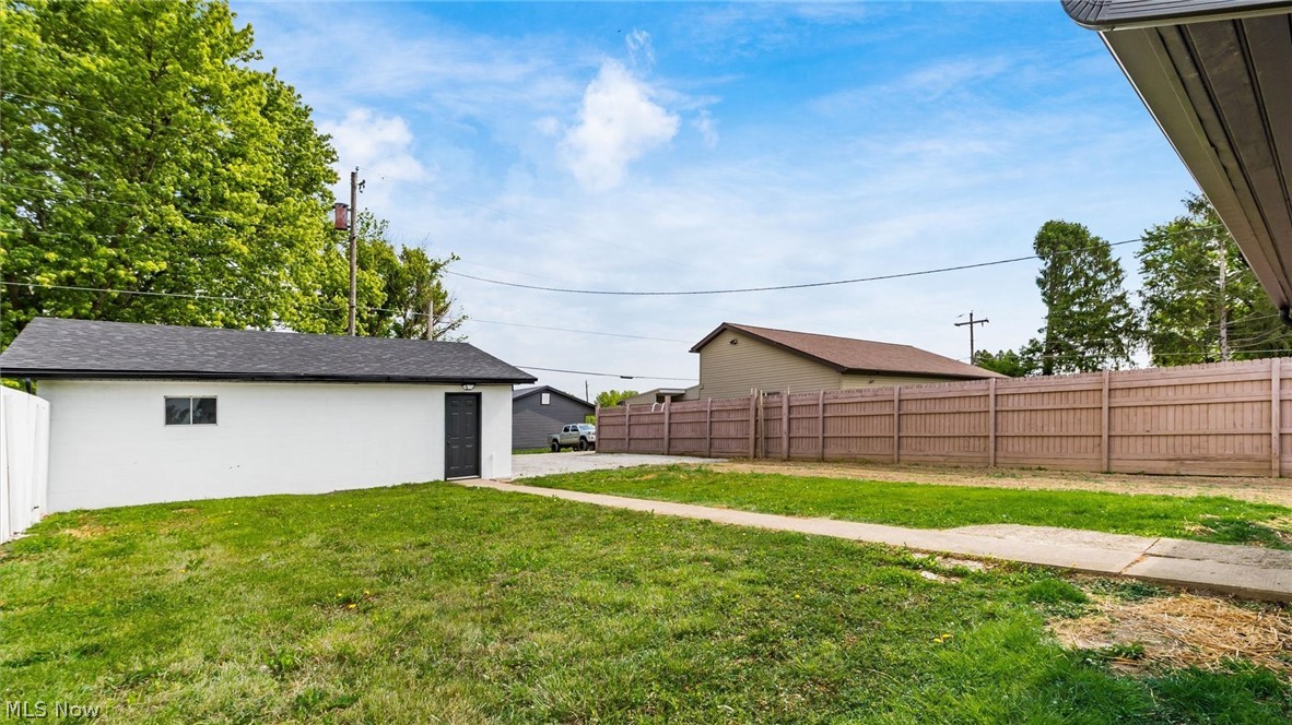 182 High Street Roseville OH 43777