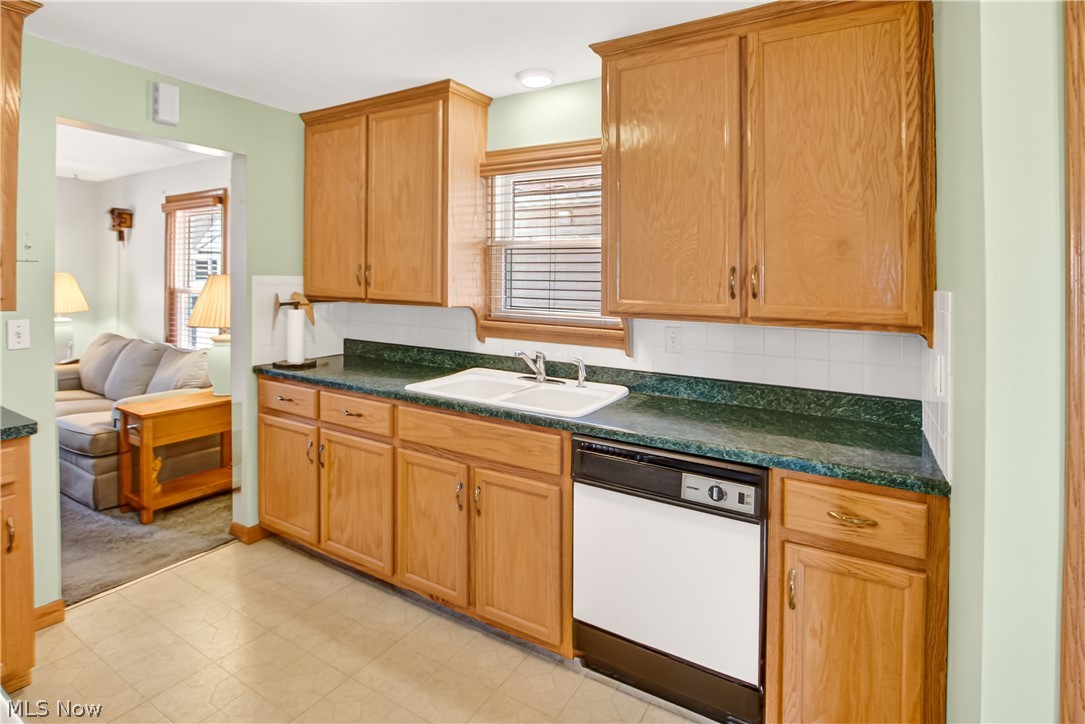 10004 Manoa Avenue Brooklyn OH 44144