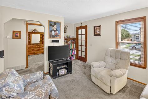 10004 Manoa Avenue Brooklyn OH 44144
