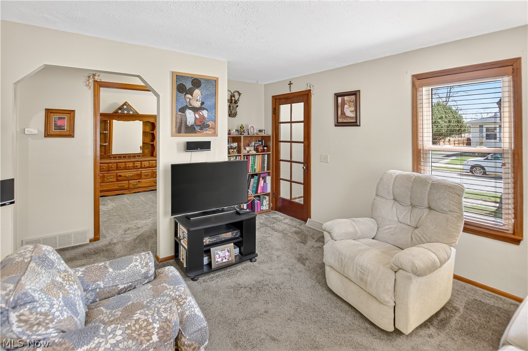 10004 Manoa Avenue Brooklyn OH 44144