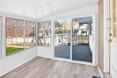 10004 Manoa Avenue Brooklyn OH 44144