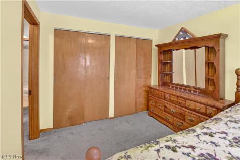 10004 Manoa Avenue Brooklyn OH 44144