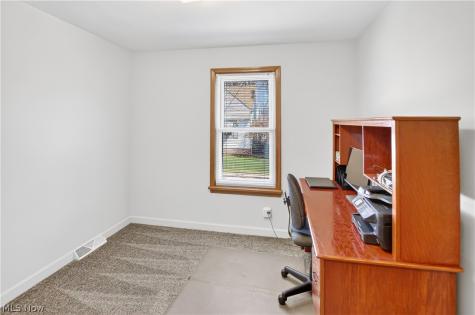 10004 Manoa Avenue Brooklyn OH 44144