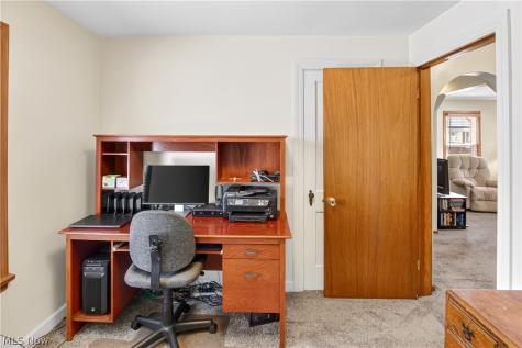 10004 Manoa Avenue Brooklyn OH 44144