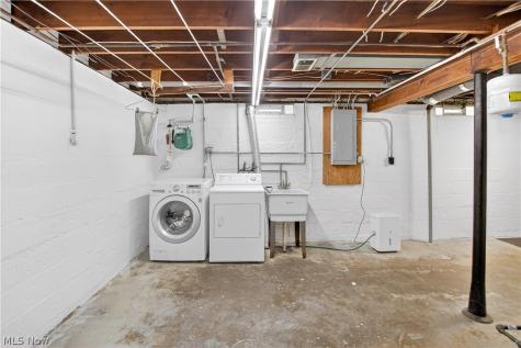 10004 Manoa Avenue Brooklyn OH 44144