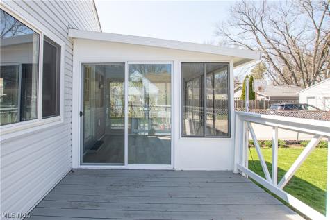 10004 Manoa Avenue Brooklyn OH 44144