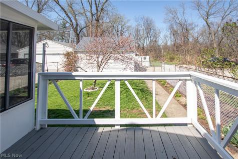 10004 Manoa Avenue Brooklyn OH 44144