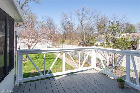 10004 Manoa Avenue Brooklyn OH 44144