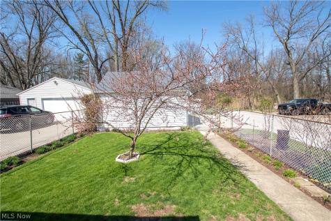 10004 Manoa Avenue Brooklyn OH 44144