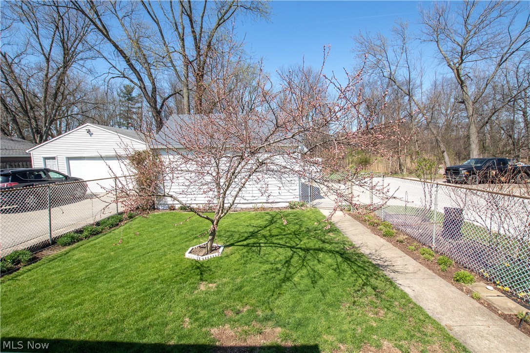 10004 Manoa Avenue Brooklyn OH 44144