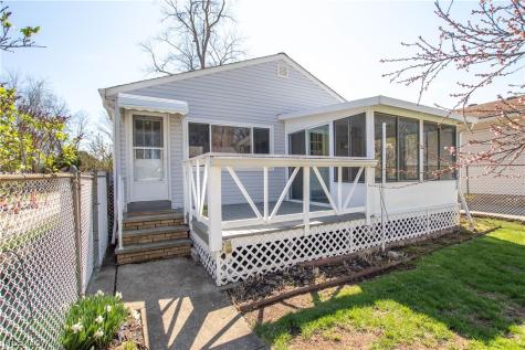 10004 Manoa Avenue Brooklyn OH 44144