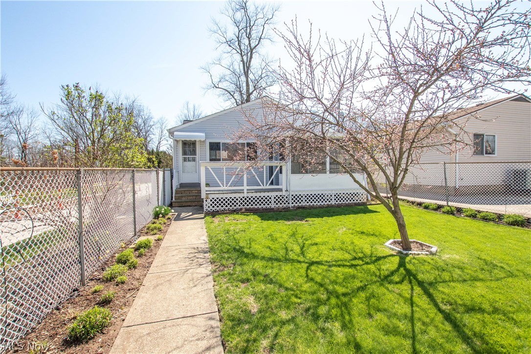 10004 Manoa Avenue Brooklyn OH 44144