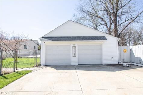 10004 Manoa Avenue Brooklyn OH 44144