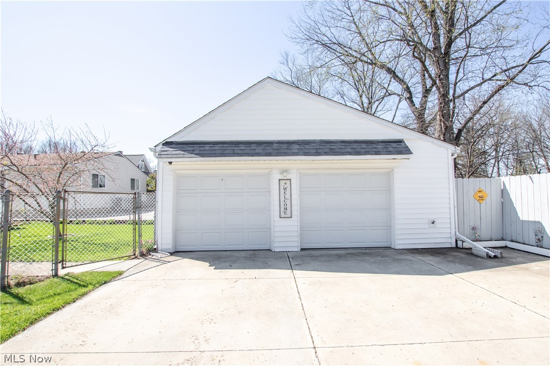 10004 Manoa Avenue Brooklyn OH 44144