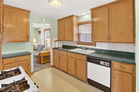 10004 Manoa Avenue Brooklyn OH 44144