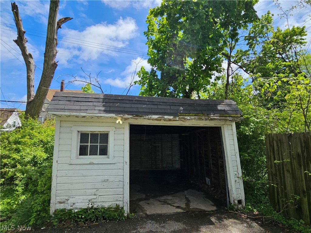 931 Yellowstone Road Cleveland OH 44121