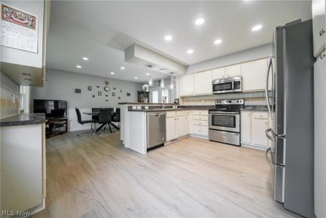 19374 Lauren Way Strongsville OH 44149