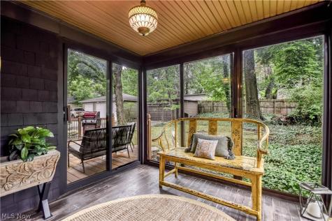 2235 Delaware Drive Cleveland Heights OH 44106