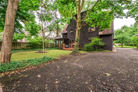 2235 Delaware Drive Cleveland Heights OH 44106