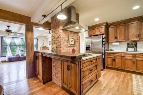 2235 Delaware Drive Cleveland Heights OH 44106