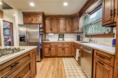 2235 Delaware Drive Cleveland Heights OH 44106
