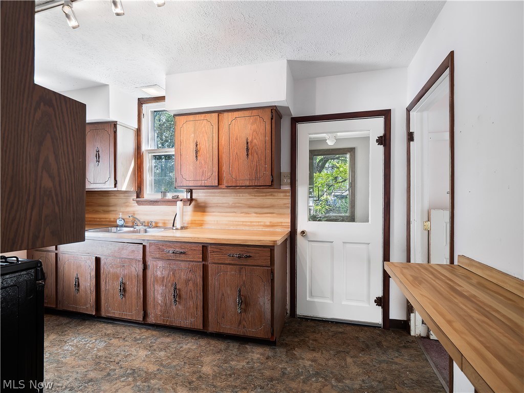 1331 Cranford Avenue Lakewood OH 44107