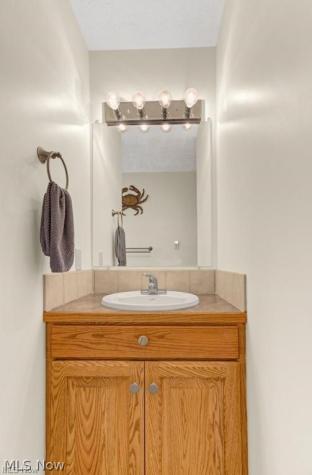 63 W Mohawk Drive Malvern OH 44644