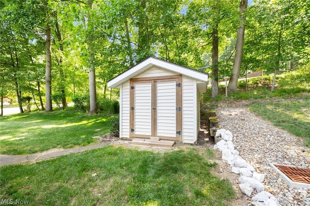 63 W Mohawk Drive Malvern OH 44644