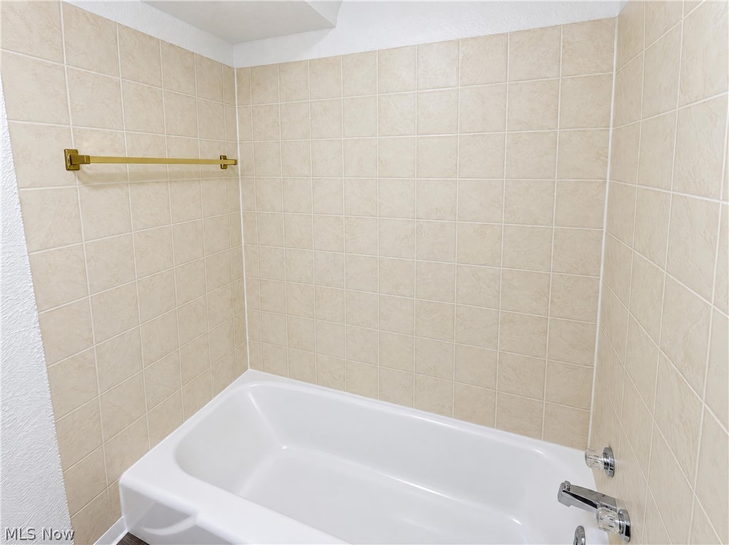 1541 E 254th Street Euclid OH 44117