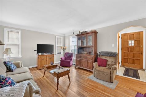 7101 Brownfield Drive Parma OH 44129