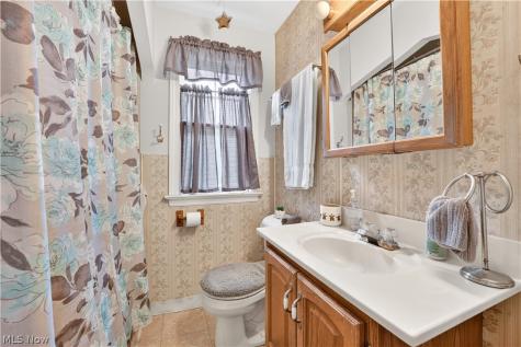 7101 Brownfield Drive Parma OH 44129