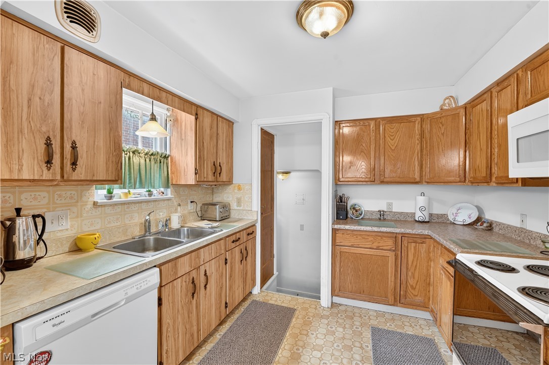 7101 Brownfield Drive Parma OH 44129