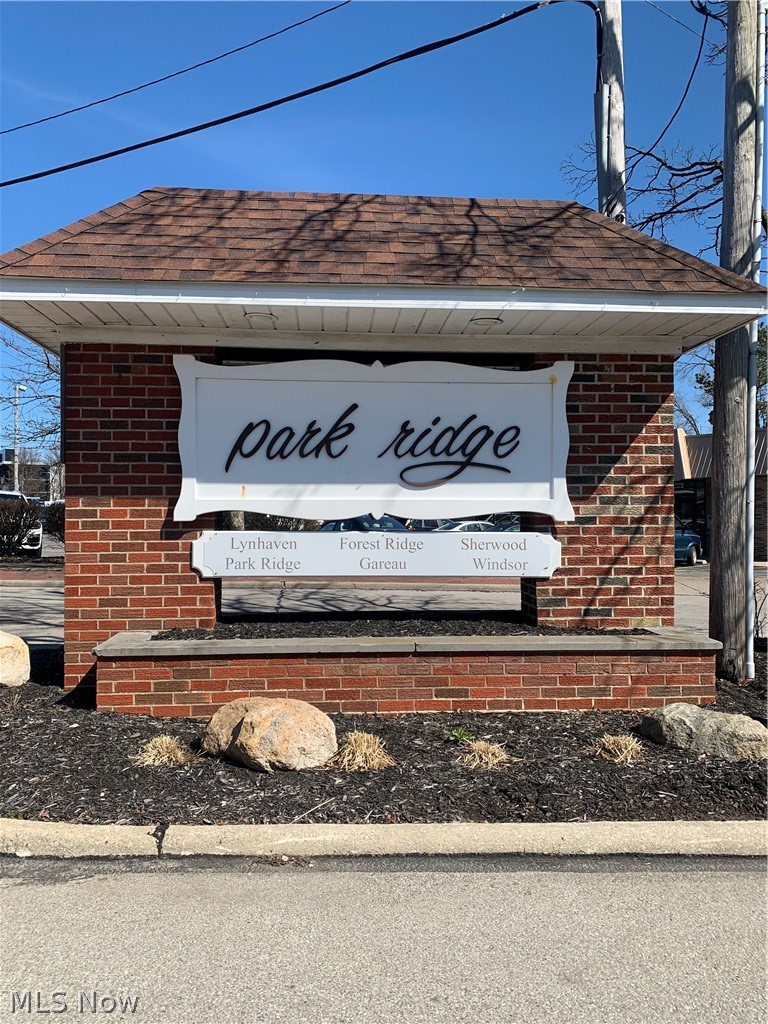 5643 Park Ridge Drive North Olmsted OH 44070