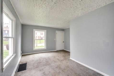 1090 Greenwood Avenue Akron OH 44320
