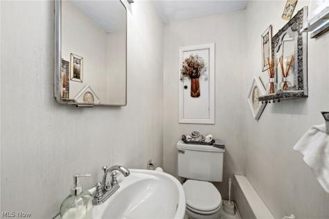 4104 Linnell Road South Euclid OH 44121
