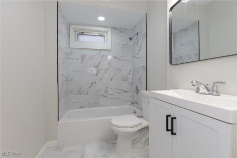 2190 E 86th Street Cleveland OH 44106