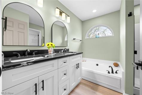 116 Vista Court North Olmsted OH 44070
