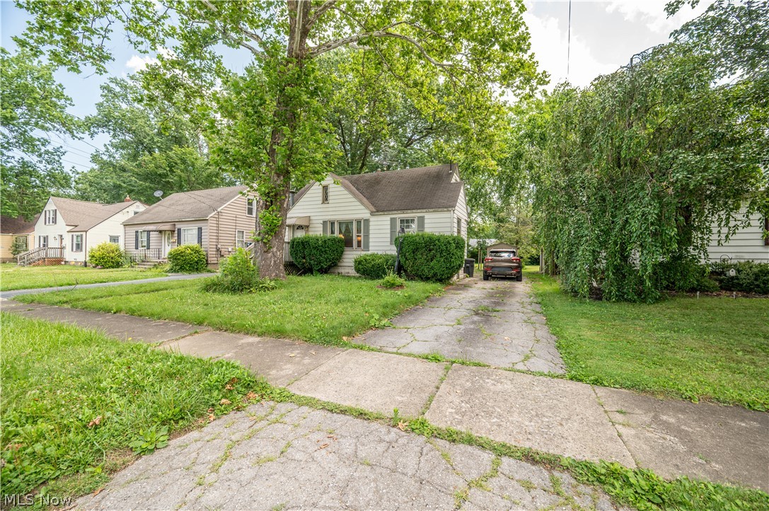 727 Meadowbrook Avenue SE Warren OH 44484