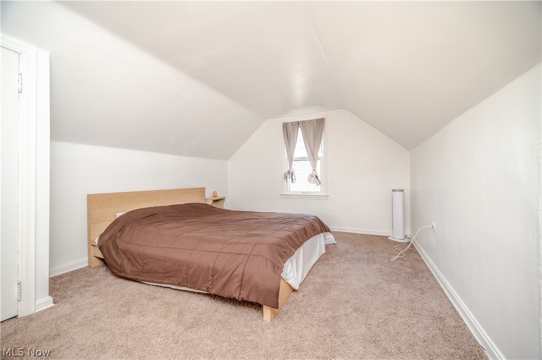 727 Meadowbrook Avenue SE Warren OH 44484