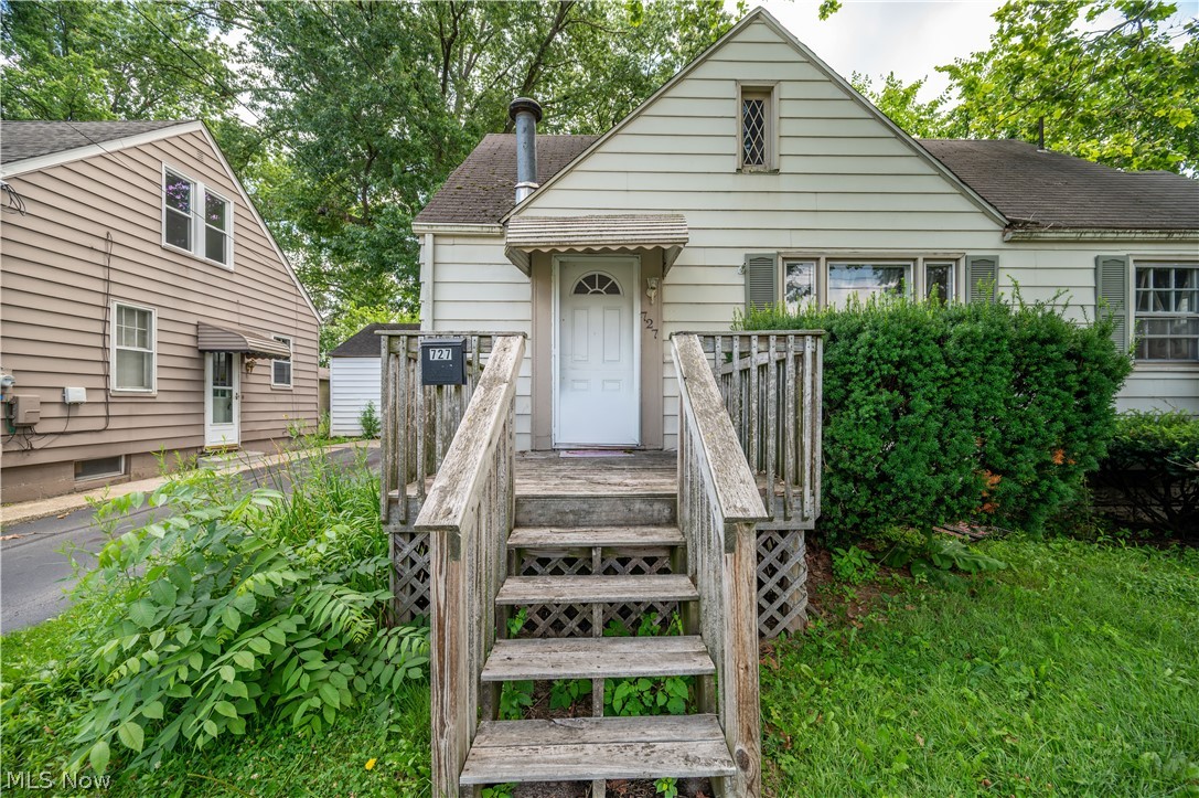 727 Meadowbrook Avenue SE Warren OH 44484