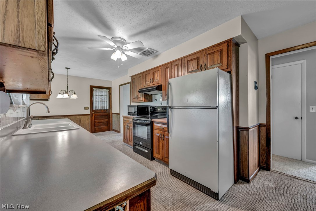 5843 Louise Avenue NW Champion OH 44483
