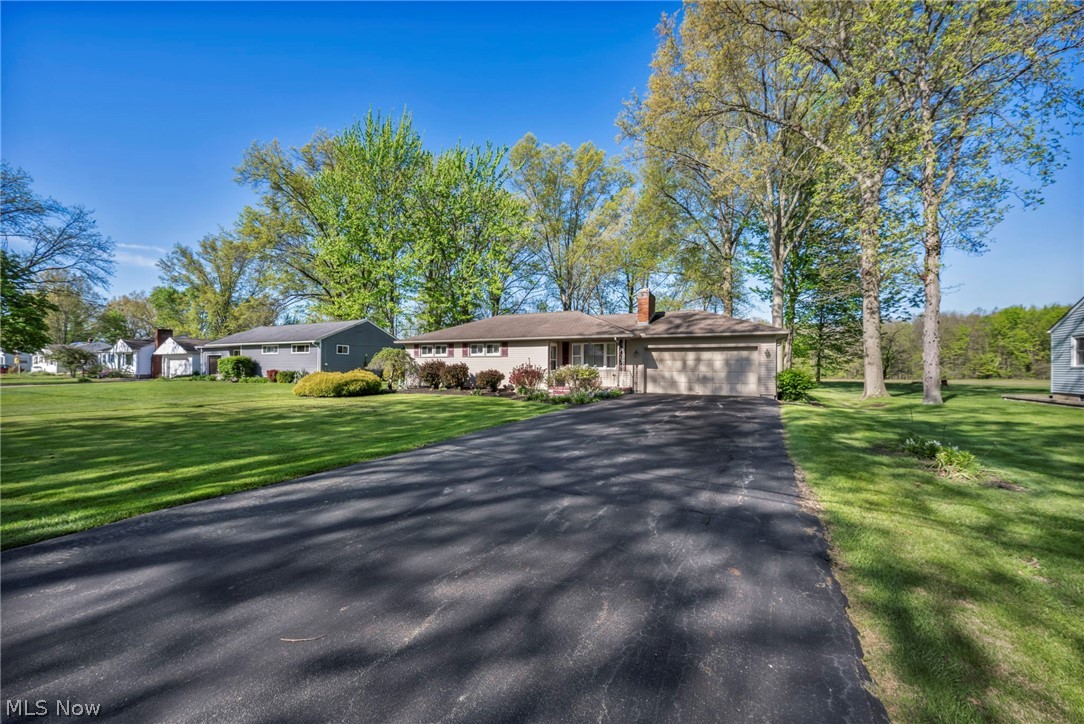 5843 Louise Avenue NW Champion OH 44483