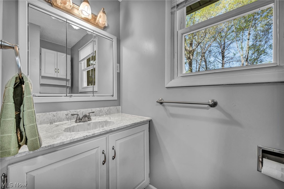 5843 Louise Avenue NW Champion OH 44483