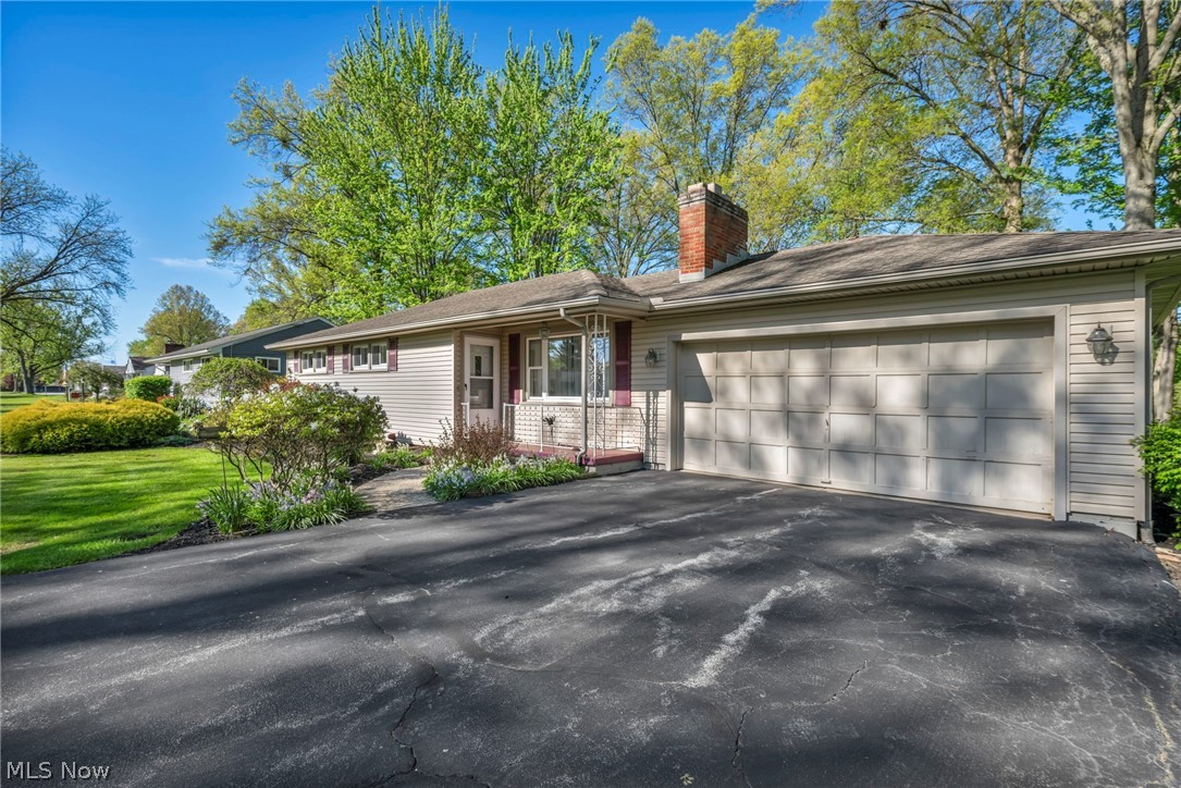 5843 Louise Avenue NW Champion OH 44483