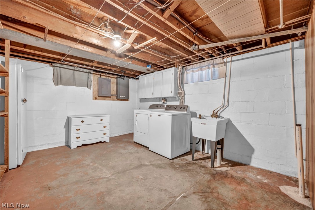 5843 Louise Avenue NW Champion OH 44483